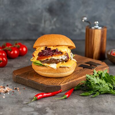 Бургер с сулугунив Manny's Burger по цене 760 ₽