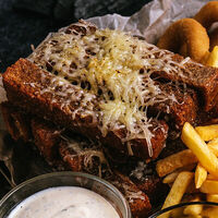 Гренки с чесночным соусом в Мамонт