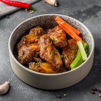 Куриные крылья в азиатском стиле в Mon Kitchen