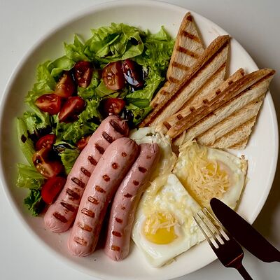 Яичница с сосисками и сыром в Вкус кофе по цене 370 ₽