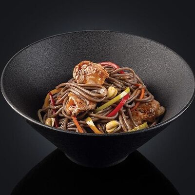 Wok Гречневая лапша с говядиной в соусе терияки с пармезаном в Sole Pizza по цене 520 ₽