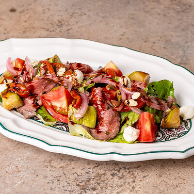 Салат с ростбифом в Lili по цене 750 ₽