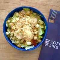 Салат Цезарь с курицей в Coffee Like