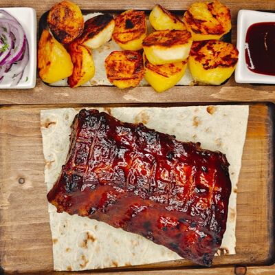 Свиные ребра на мангале BBQв Bizon Grill Café по цене 1590 ₽