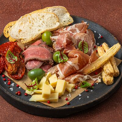 Ассорти деликатесов в Привет по цене 1200 ₽