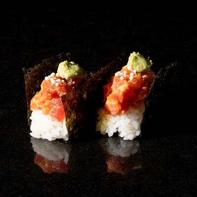 Hand Ролл с тунцом в МОМО по цене 650 ₽