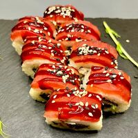 Ролл с тунцом, угрём и камчатским крабом в Пирс 23