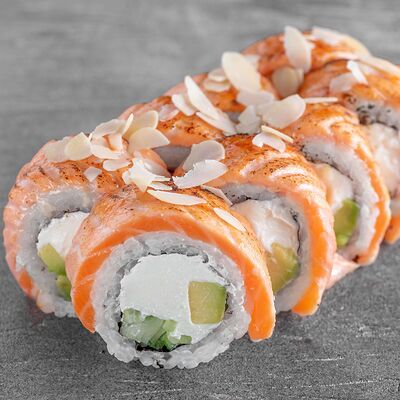 Карамельная филадельфия в Yoko sushi по цене 640 ₽