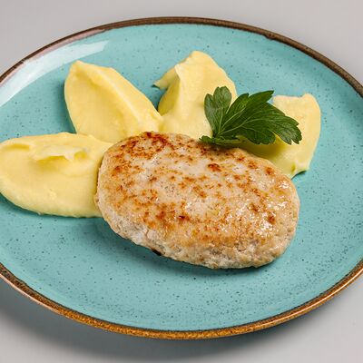 Котлетка куриная с картофельным пюре в Семейный ресторан Mr Grek по цене 500 ₽