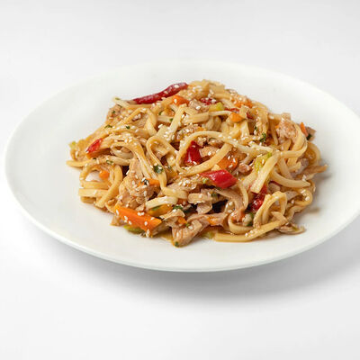 Лапша пшеничная Удон с курицей и овощами в Dobro кофе по цене 550 ₽