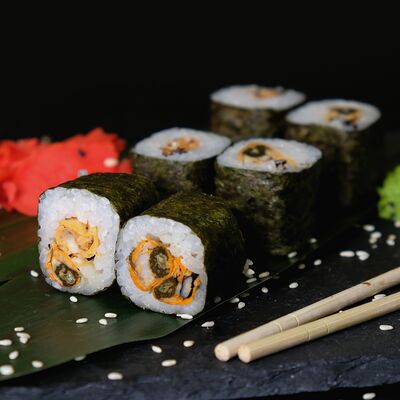 Хосомаки с мидиями в Caviar Rolls по цене 299 ₽