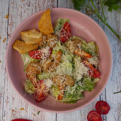 Цезарь с креветками в Гастробар Крапива по цене 630 ₽