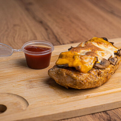 Стейк из цыпленка, запеченный с грибами и сыром в BAD & BOY BURGER по цене 680 ₽