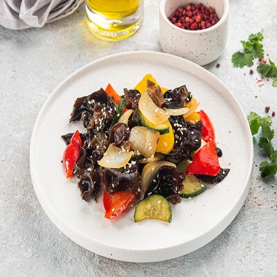 Салат с древесными грибами в Магбургер №035 по цене 149 ₽