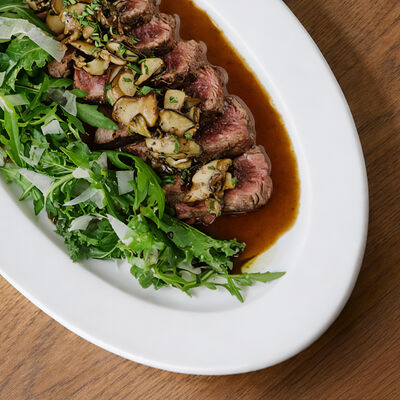 Тальята из вырезки с белыми грибами в Loro по цене 4890 ₽