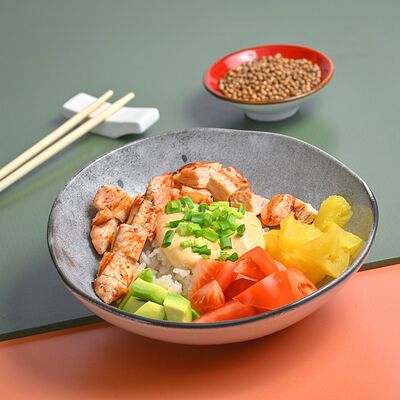 Поке-боул с цыпленком в Зебры по цене 590 ₽