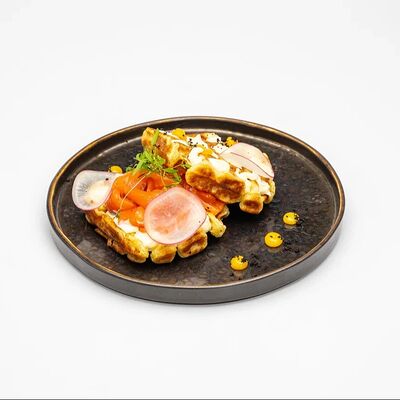 Вафли картофельные с лососем в Le dessert по цене 660 ₽
