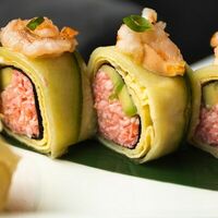 Ролл без риса с крабом и креветкой в Опера