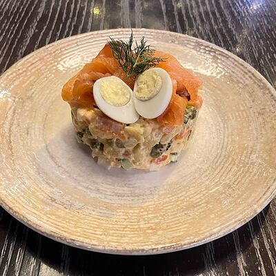 Оливье со слабосоленым лососем в Only Wine по цене 840 ₽