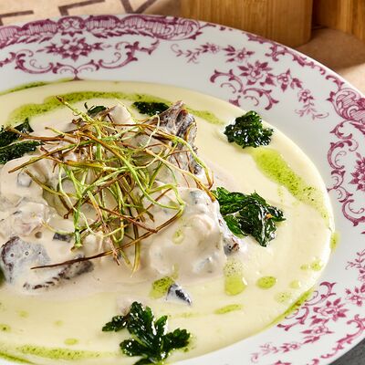 Томленая телятина с картофельным пюре и муссом из сельдереяв Restobar Бекон по цене 1170 ₽