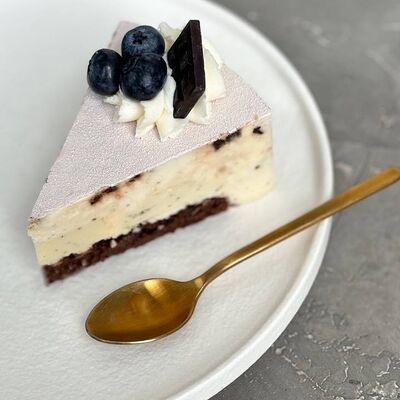 Торт муссовый Пломбир с шоколадной крошкой и мятойв Tortterry по цене 375