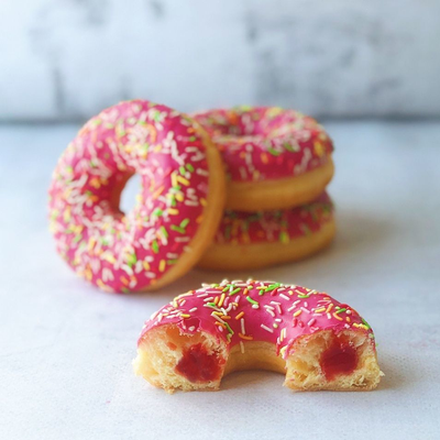 Донат Клубничный в Тарым по цене 1360 ₸