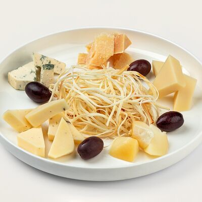 Ассорти сыров в VASILCHUKI Chaihona №1 по цене 1250 ₽