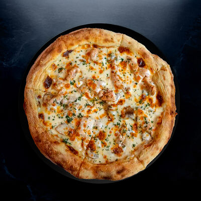 Пицца Куриная с грибами в Berberry & ptichka по цене 700 ₽