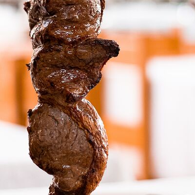 Шашлык из говяжьей печени в жировой сетке в Mangal House по цене 592 ₽
