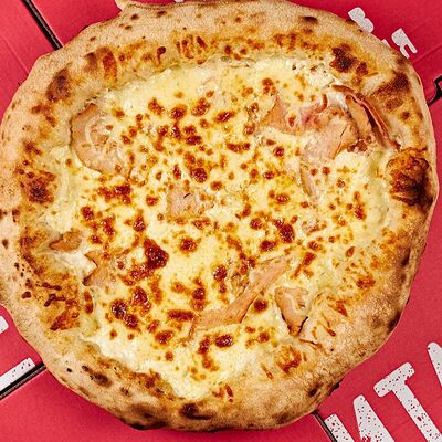 Пицца с цыплёнком и сыромв Кафе Итальянцы по цене 430 ₽