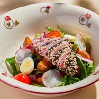 Салат Нисуаз с жареным тунцом в Пшеница