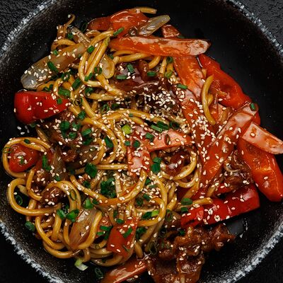 Вок со свининой в Umami Ramen Club по цене 701 ₽