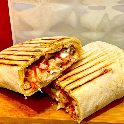 Шаурма со свининой в белом лаваше в Бурум Хаус по цене 375 ₽