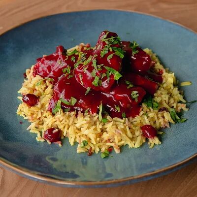 Курица в гранатовом соусе в Мацони по цене 520