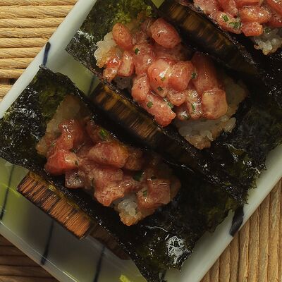 Криспи-райс с Торо в Self Edge Japanese по цене 4900 ₽