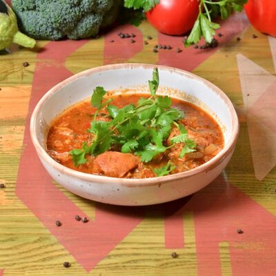 Чахохбили из курицы со спелыми томатами и зеленью в АйДаБаран по цене 730 ₽