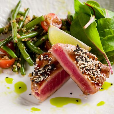 Стейк из тунца с овощами в Орден по цене 950 ₽