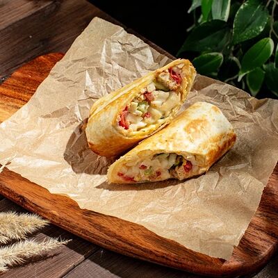 Хрустящий ролл с курицей и овощами в Грин по цене 320 ₽