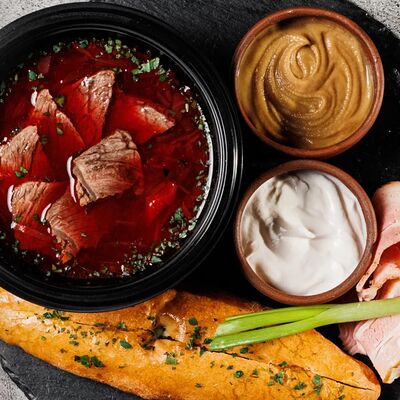 Борщ с салом и бородинским хлебомв Джорджина по цене 490 ₽