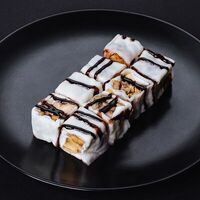 Ролл десертный с орехами в Море Лосося