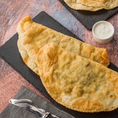 Чебурек с сыром и зеленью в Птичка по цене 360 ₽