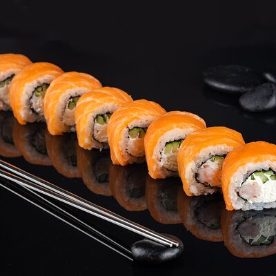 Филадельфия с креветкой в Татаки по цене 729 ₽