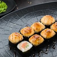 Hot запеченный с снежным крабом в SAKURA SUSHI PREMIUM