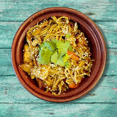 Удон с цыпленком в Mommi sushi по цене 390 ₽