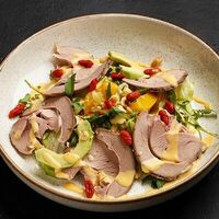 Салат с копченой индейкой и Годжи в Морошка