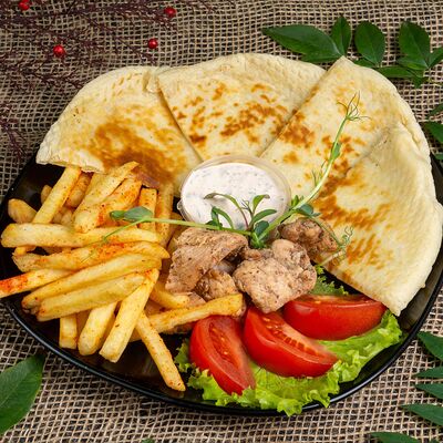 Открытый сувлак со свининой в Гирос Паб по цене 546 ₽