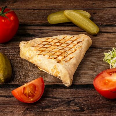 Сэндвич кура-гриль в GRILL & SUSHIMASTER - ГРИЛЬ и СУШИ МАСТЕР по цене 149