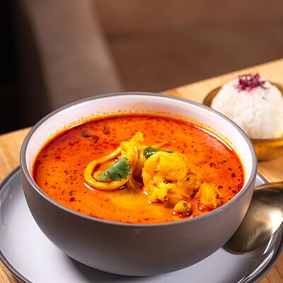 Том ям с креветкой и кальмарами в Just Residence по цене 1080 ₽