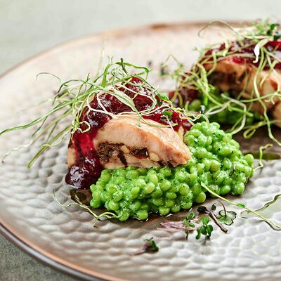 Рулет из цесарки с птитимом и брусничным соусом в Pivino по цене 650