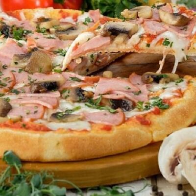 Пицца с ветчиной и грибами в Italian Pizza & Burger по цене 490 ₽